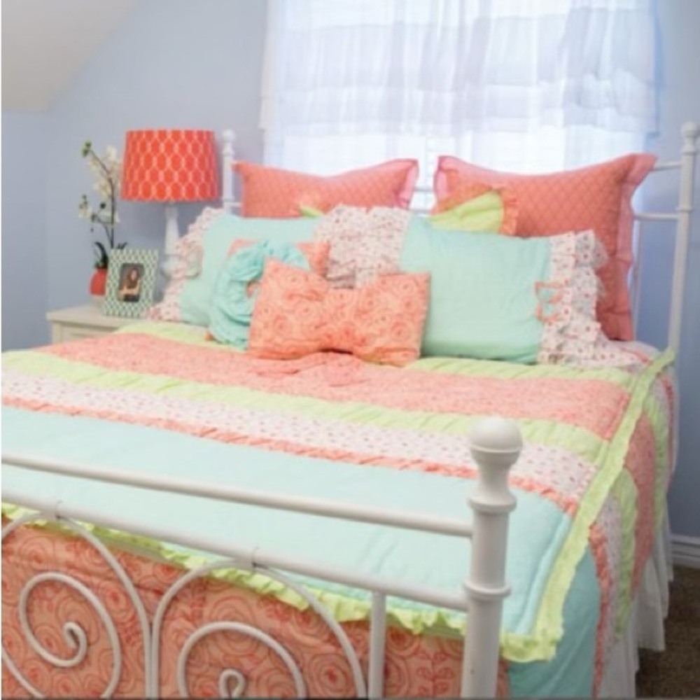 Beddy’s bedding, full size, shams, pillow cases, dust ruffle, accent pillows